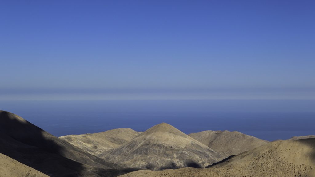 Κορυφή Μοδάκι, η πέτρινη πυραμίδα των Λευκών Ορέων.